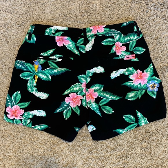 Old Navy Everyday Shorts - Picture 2 of 2